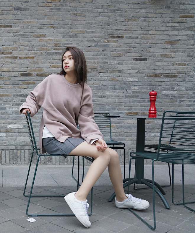 4 kiểu giày/dép bệt luôn sẵn lòng kết thân với quần shorts để ra đúng chất mùa hè 4 kiểu giày/dép bệt luôn sẵn lòng kết thân với quần shorts để ra đúng chất mùa hè